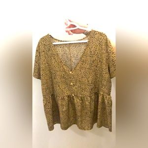 Three button front Leopard print peplum top